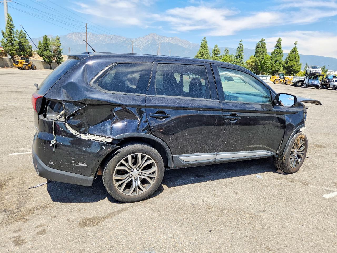 2016 MITSUBISHI OUTLANDER ES photo 5
