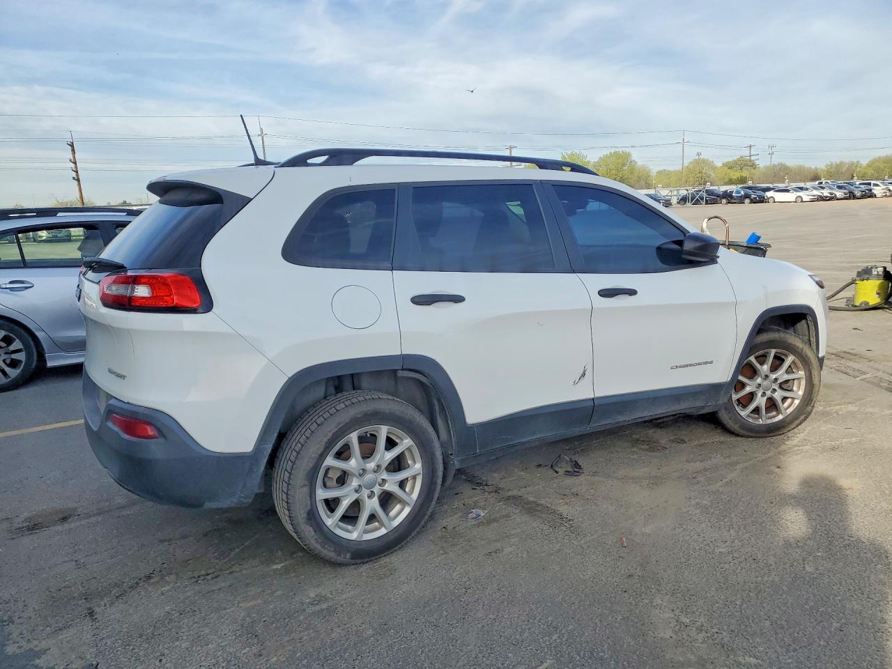 2016 JEEP CHEROKEE photo 3