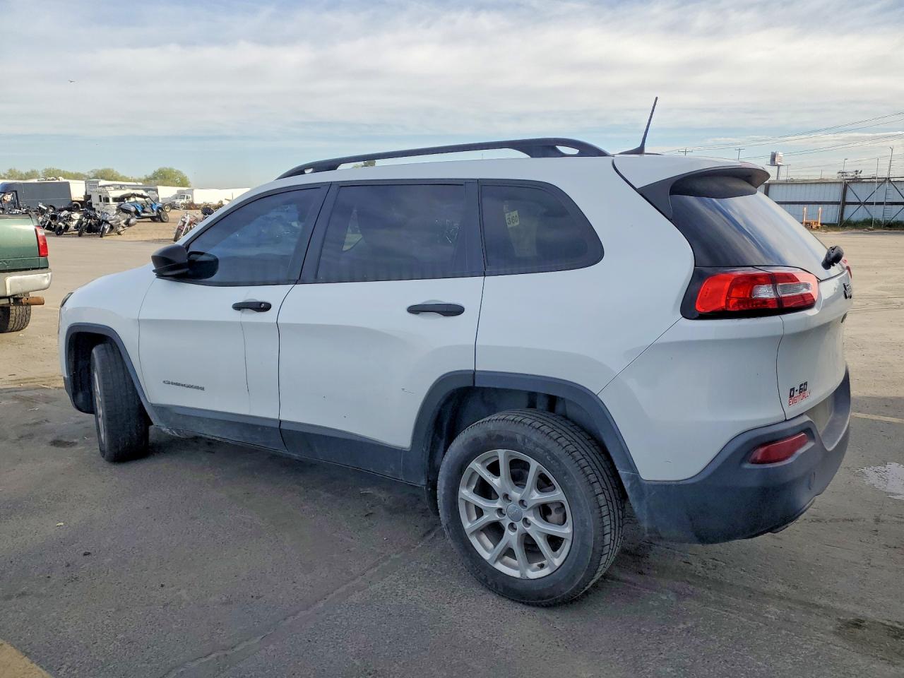 2016 JEEP CHEROKEE photo 2