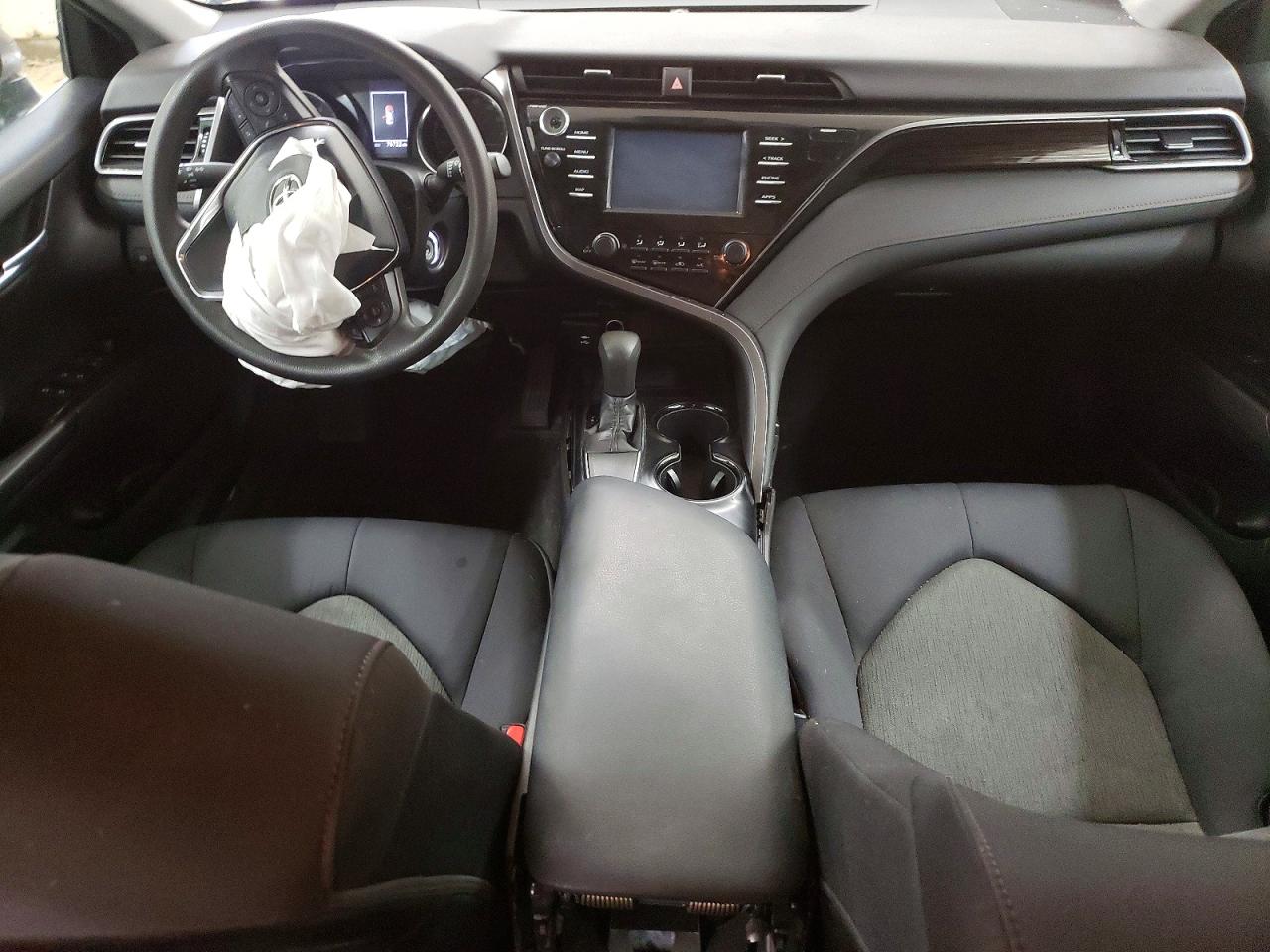 2019 TOYOTA CAMRY LE photo 15
