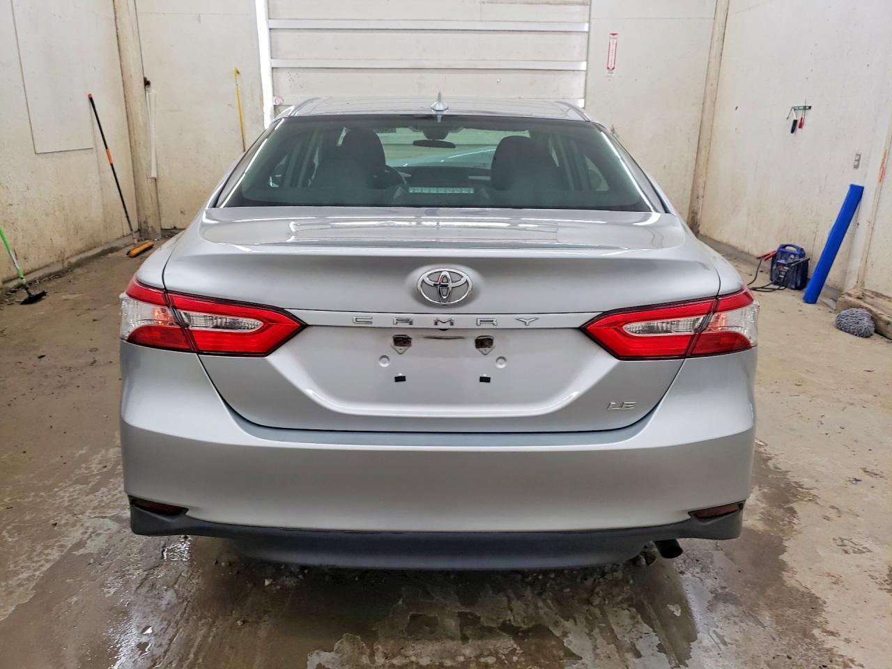 2019 TOYOTA CAMRY LE photo 11