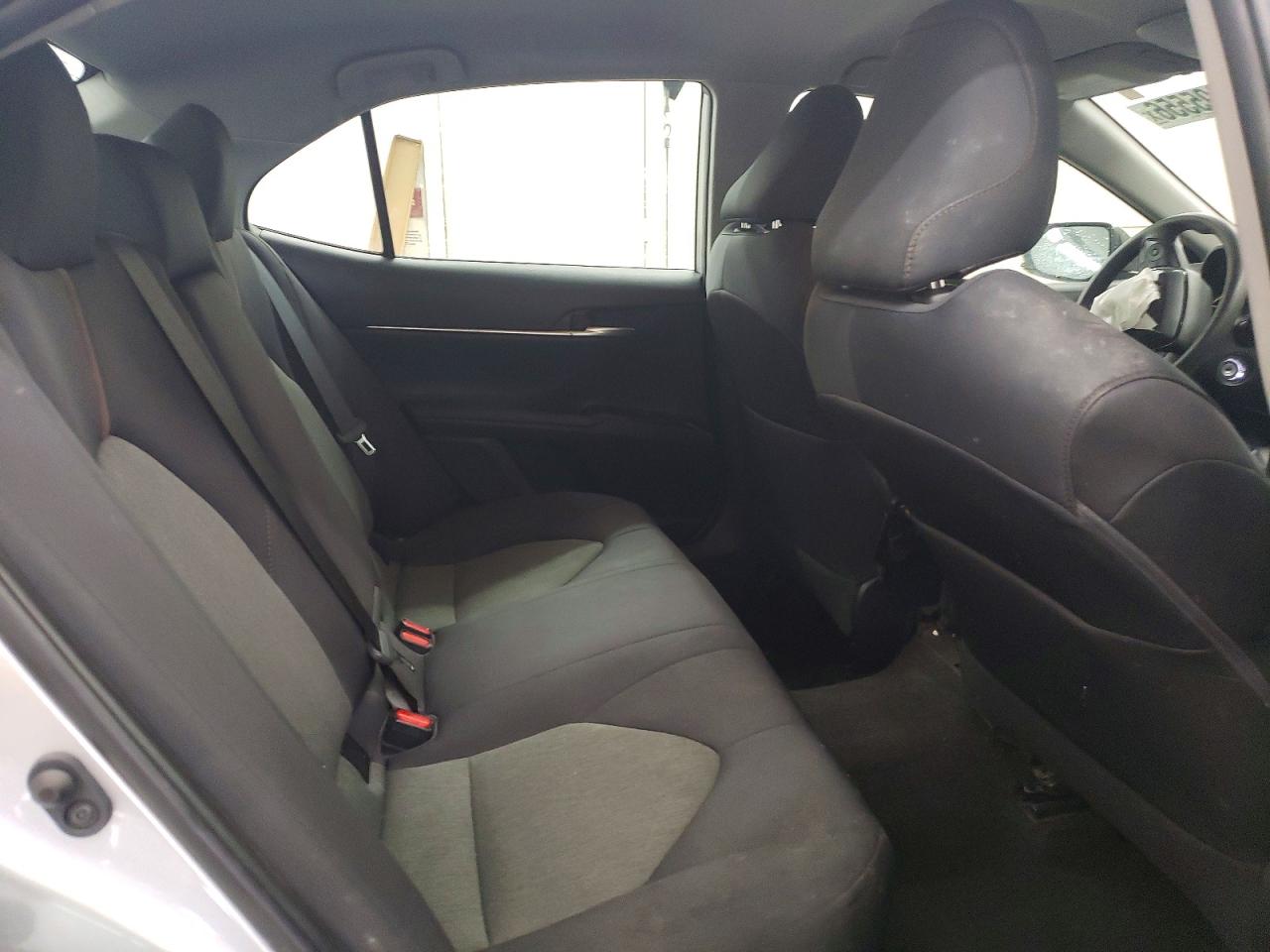 2019 TOYOTA CAMRY LE photo 19