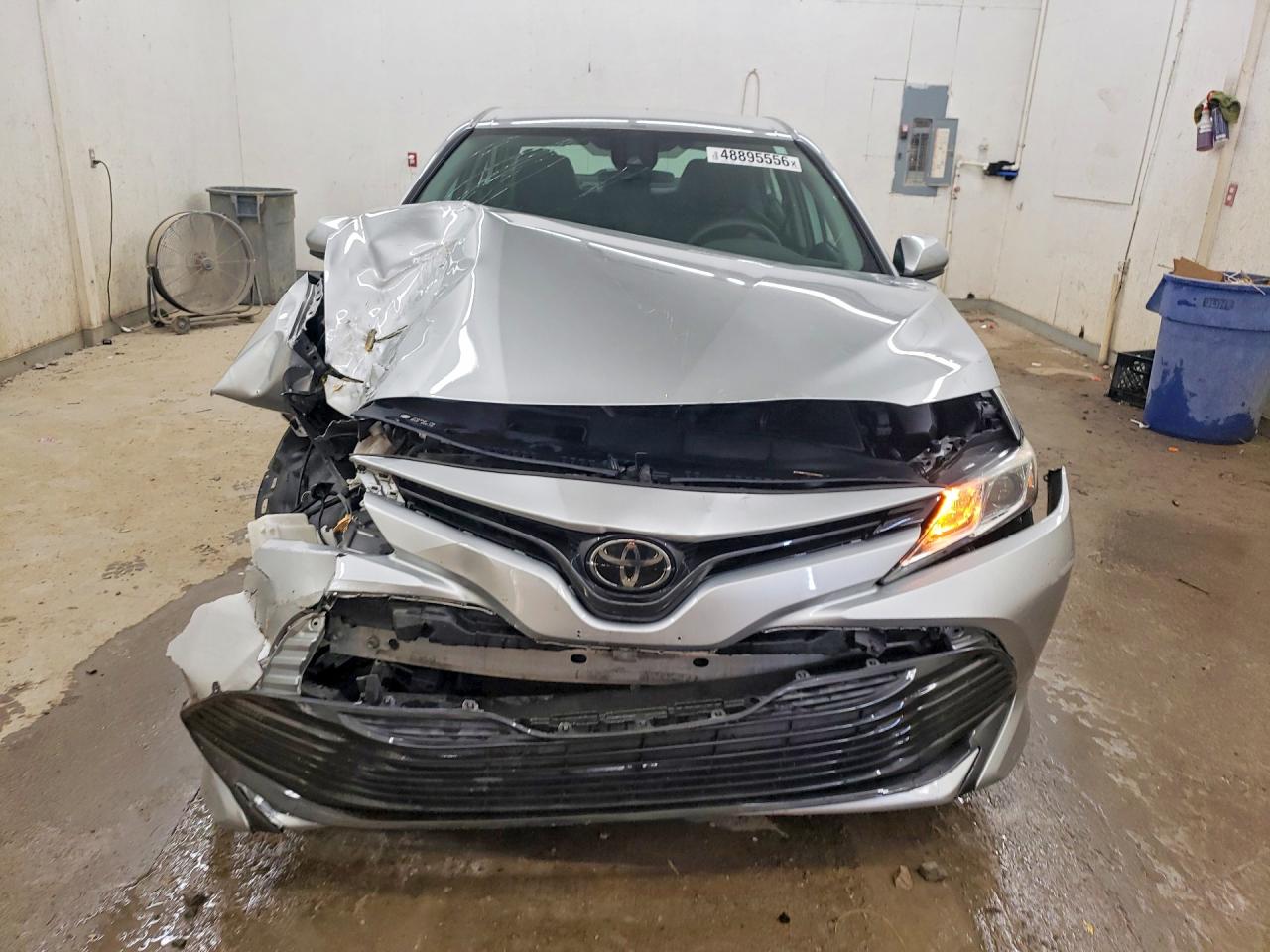 2019 TOYOTA CAMRY LE photo 9