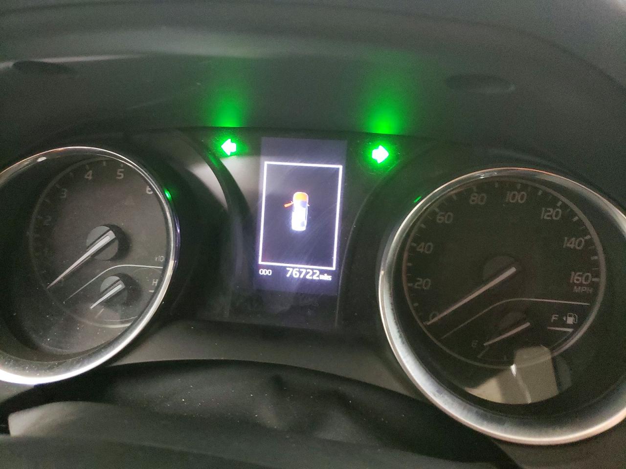 2019 TOYOTA CAMRY LE photo 17