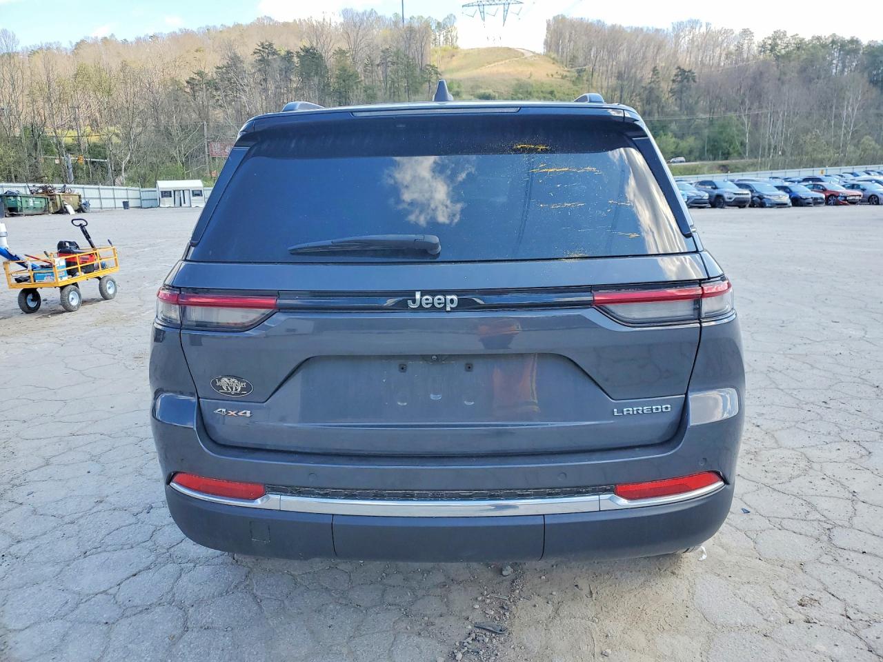 2023 JEEP GRAND CHEROKEE LAREDO photo 11