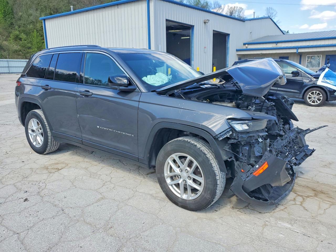 2023 JEEP GRAND CHEROKEE LAREDO photo 7