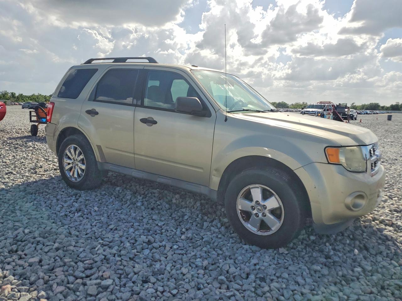 2011 FORD ESCAPE XLT photo 7