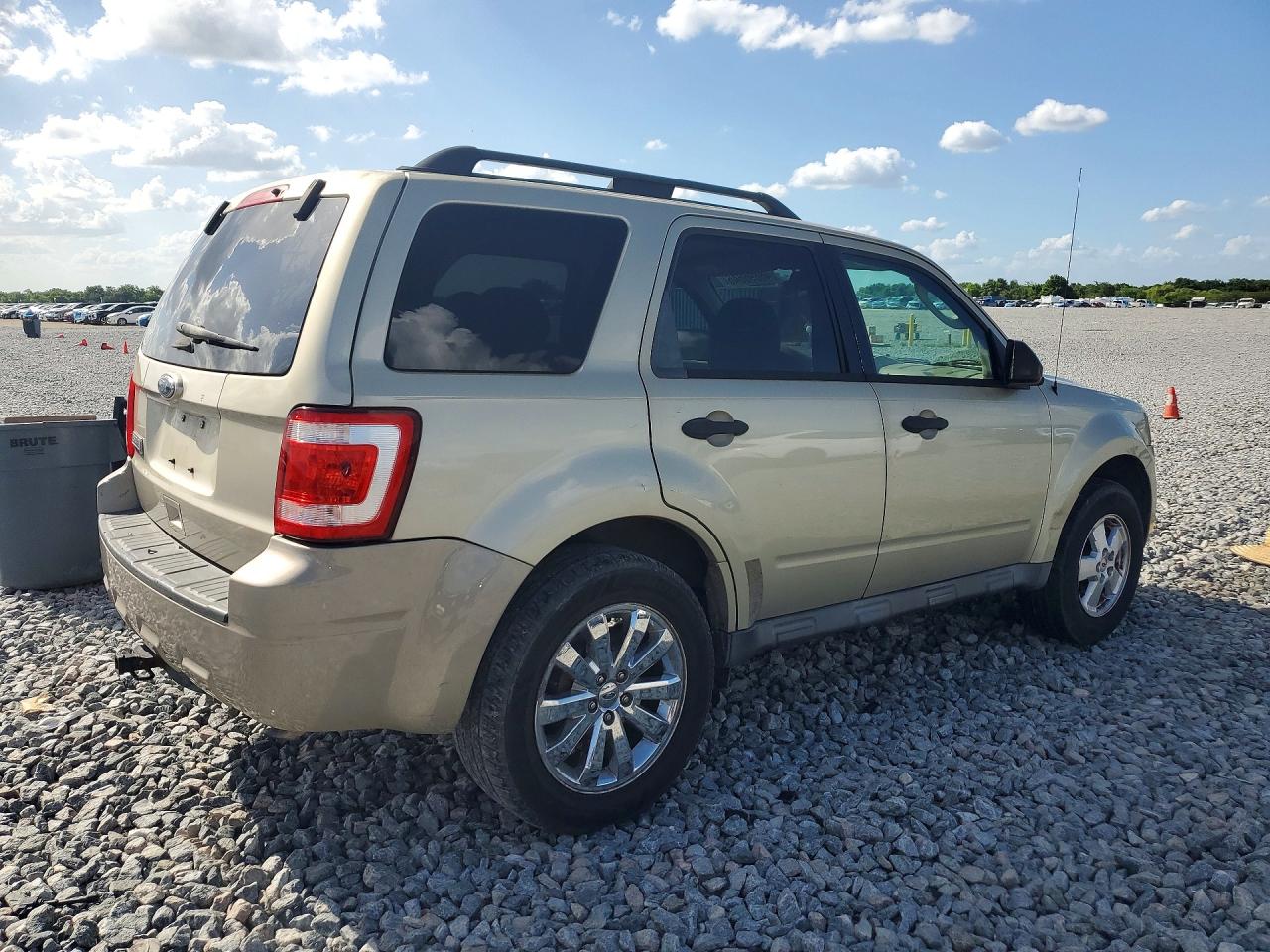 2011 FORD ESCAPE XLT photo 5