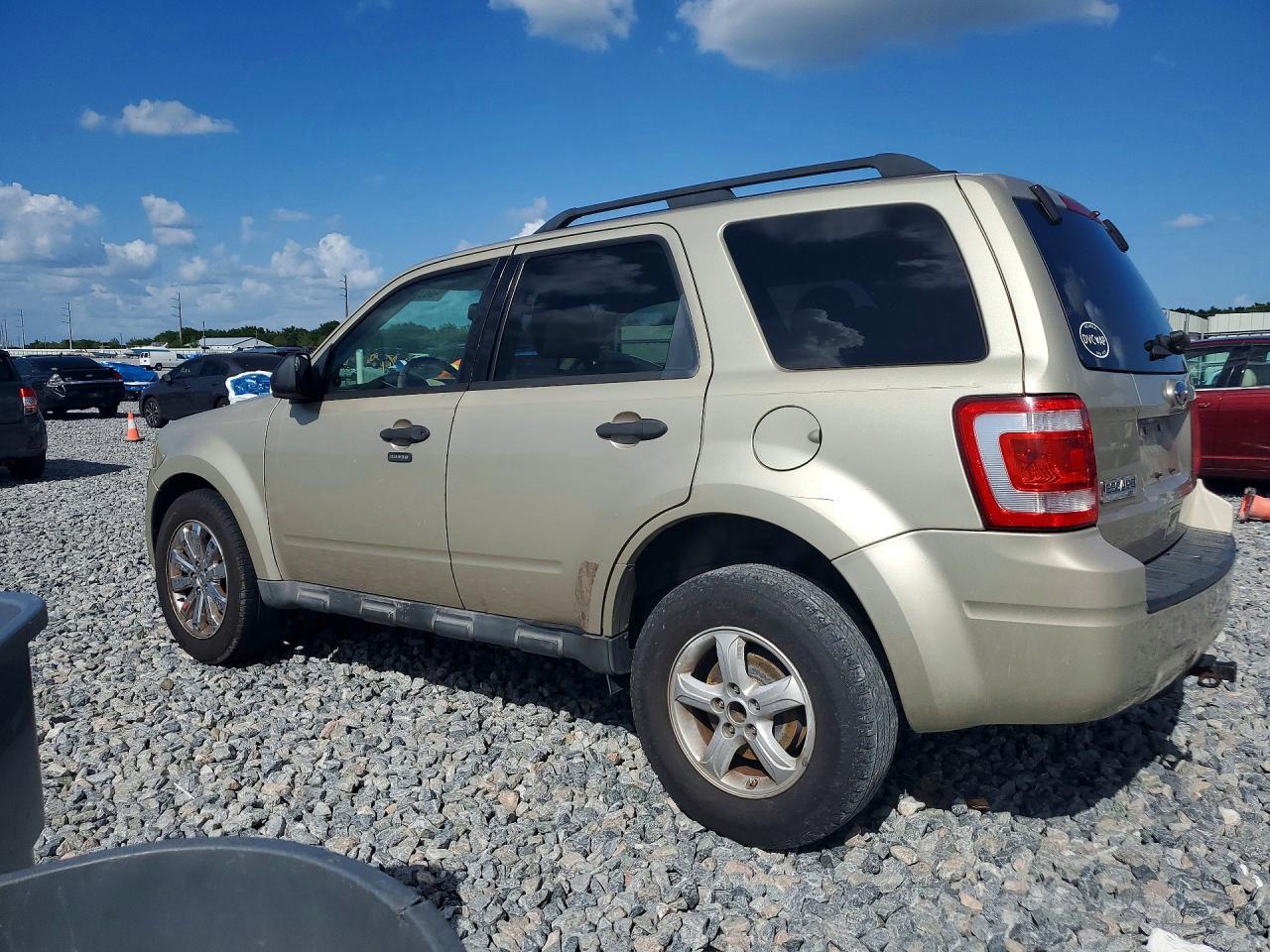 2011 FORD ESCAPE XLT photo 3