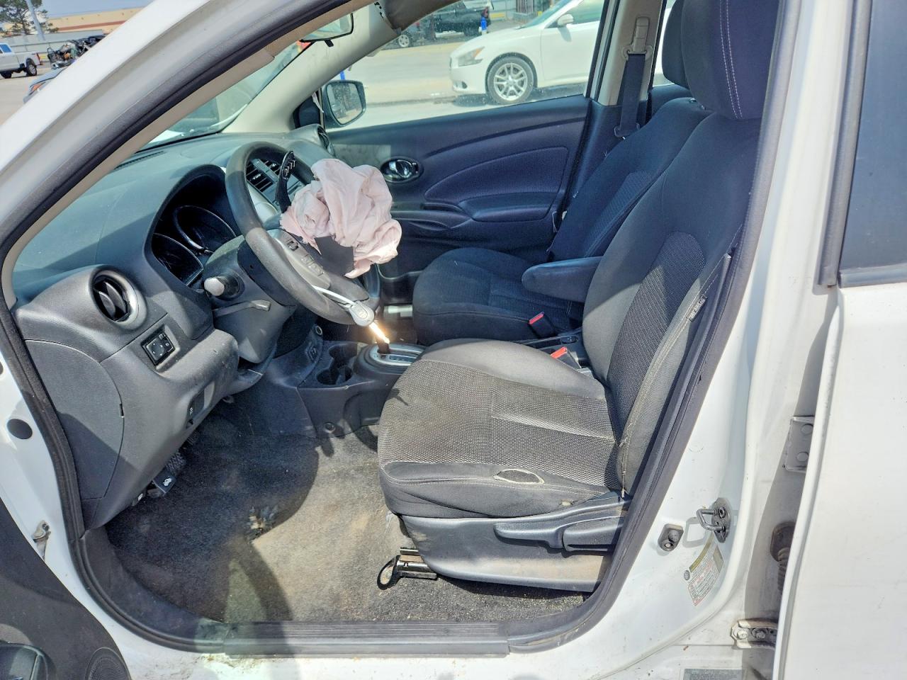 2018 NISSAN VERSA SV photo 13