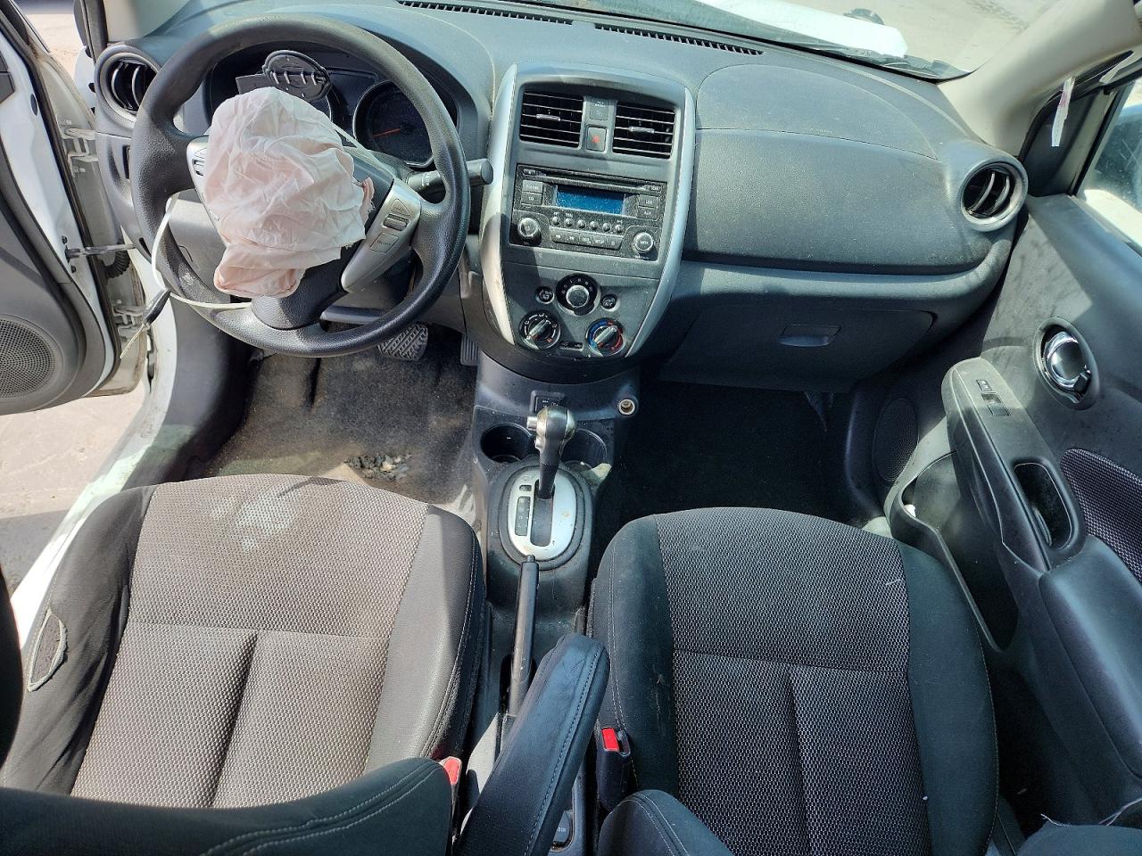 2018 NISSAN VERSA SV photo 15
