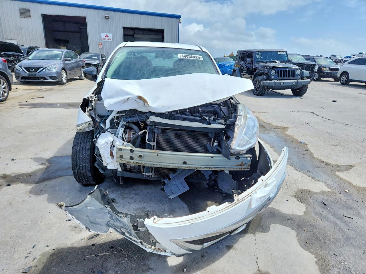 2018 NISSAN VERSA SV photo 9