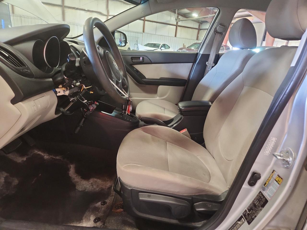 2010 KIA FORTE EX photo 13