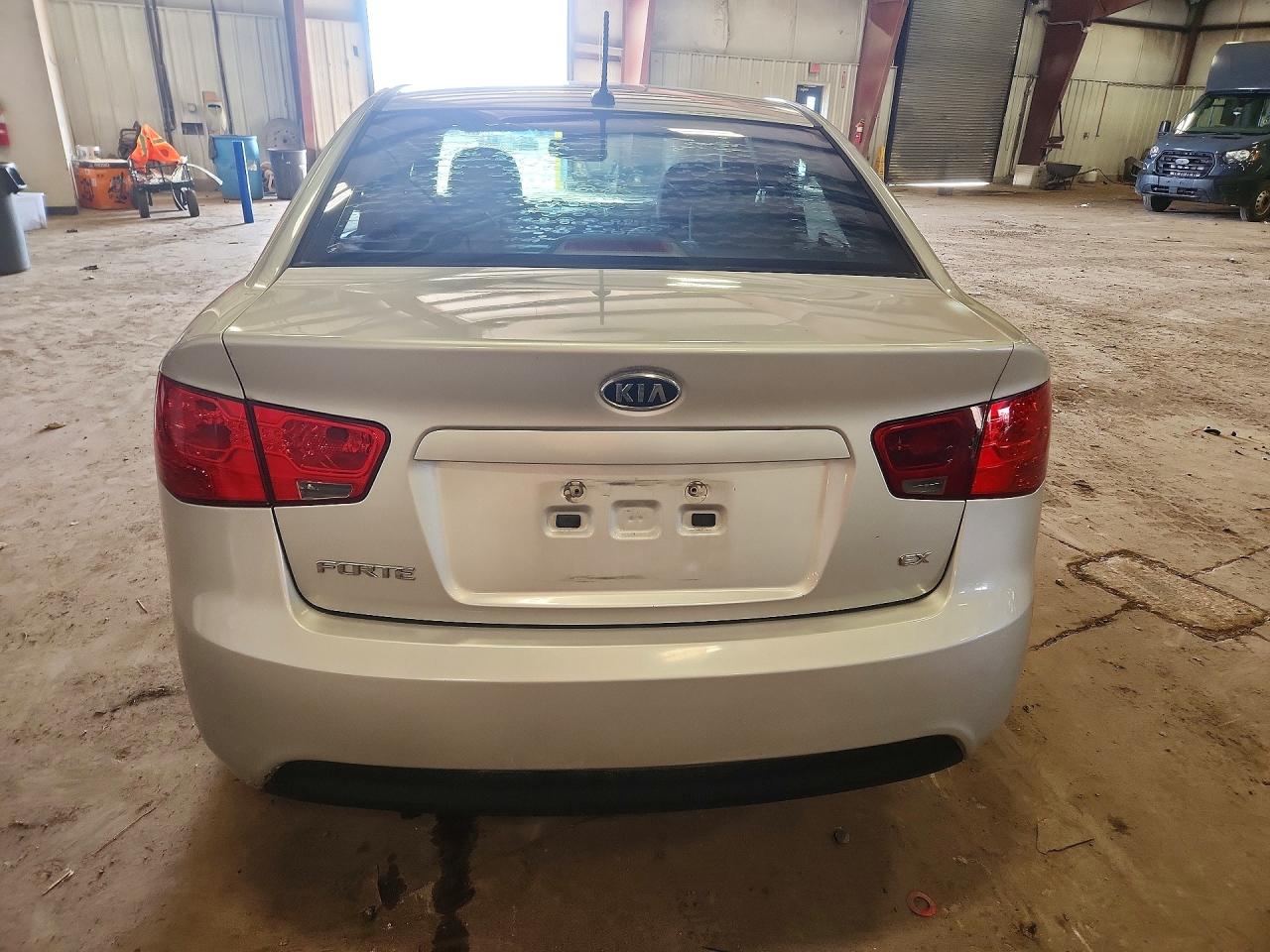 2010 KIA FORTE EX photo 11