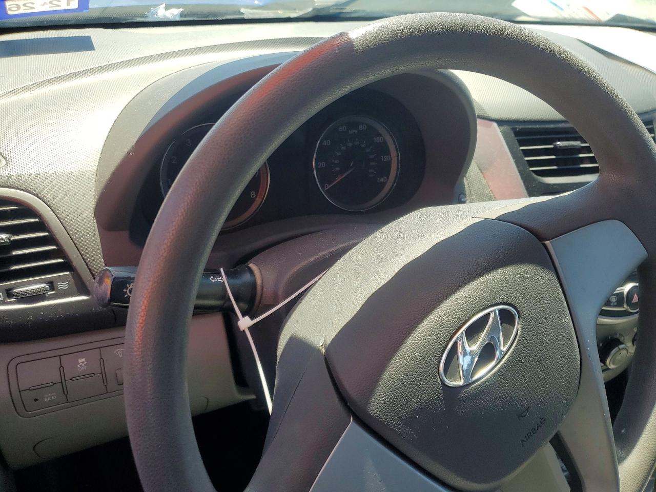 2017 HYUNDAI ACCENT SE photo 17