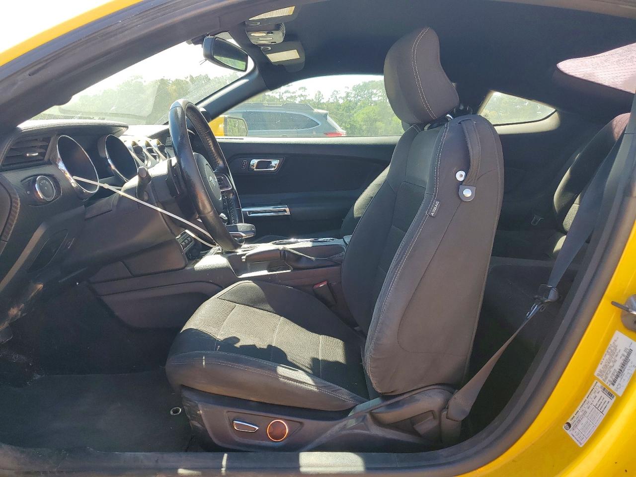2016 FORD MUSTANG photo 19