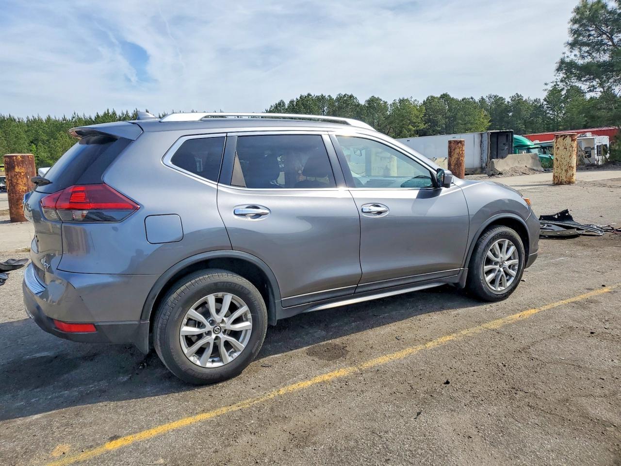 2018 NISSAN ROGUE SV photo 5