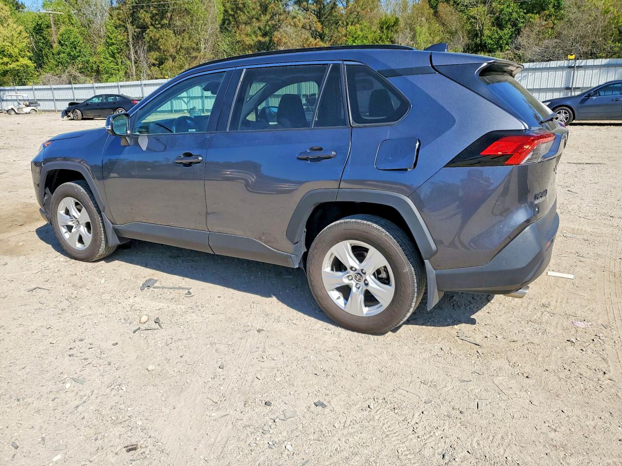 2021 TOYOTA RAV4 XLE photo 4
