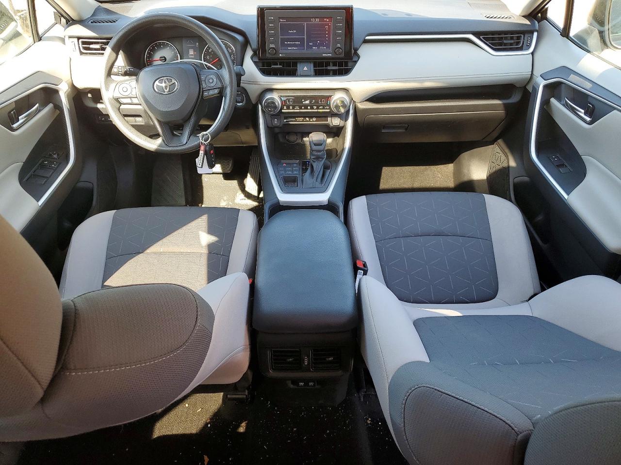 2021 TOYOTA RAV4 XLE photo 22