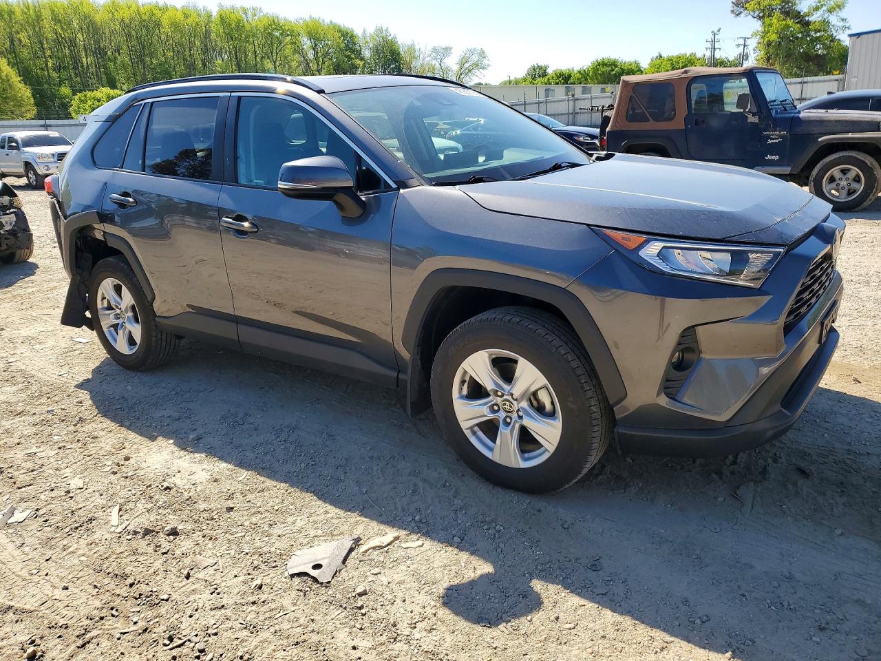 2021 TOYOTA RAV4 XLE photo 10