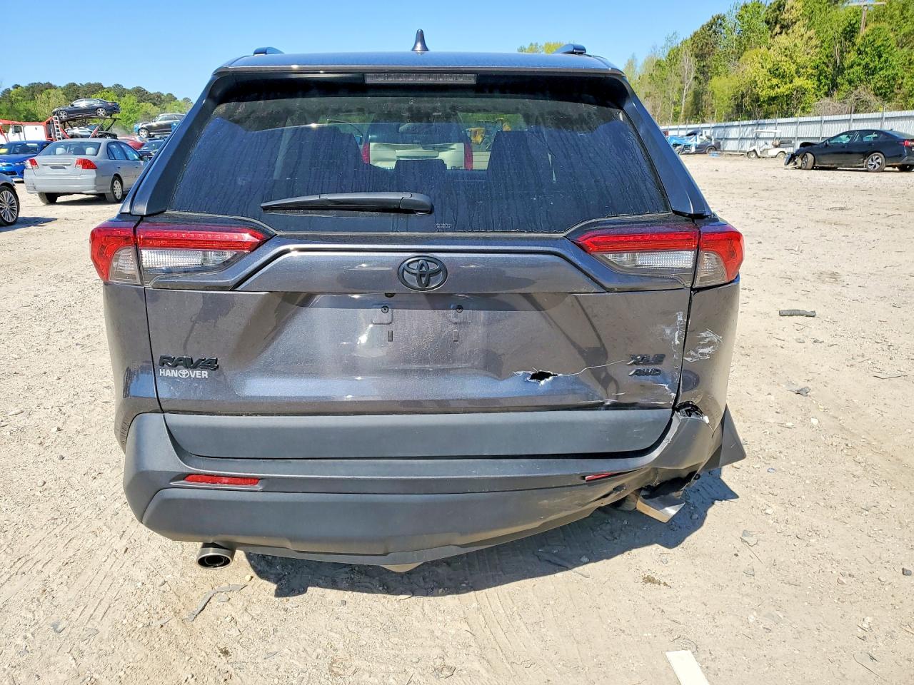 2021 TOYOTA RAV4 XLE photo 16