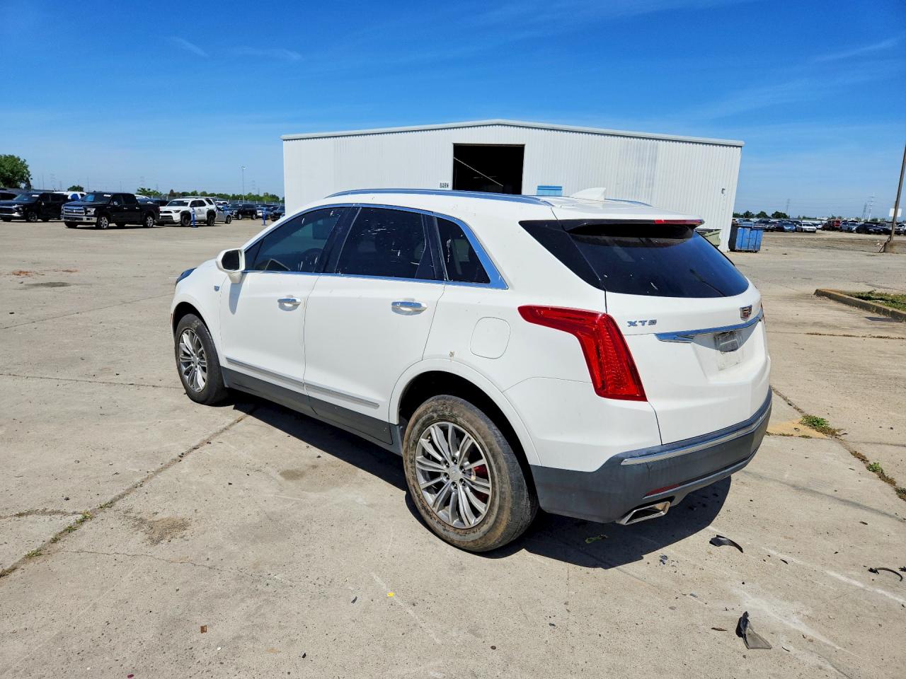2017 CADILLAC XT5 LUXURY photo 3