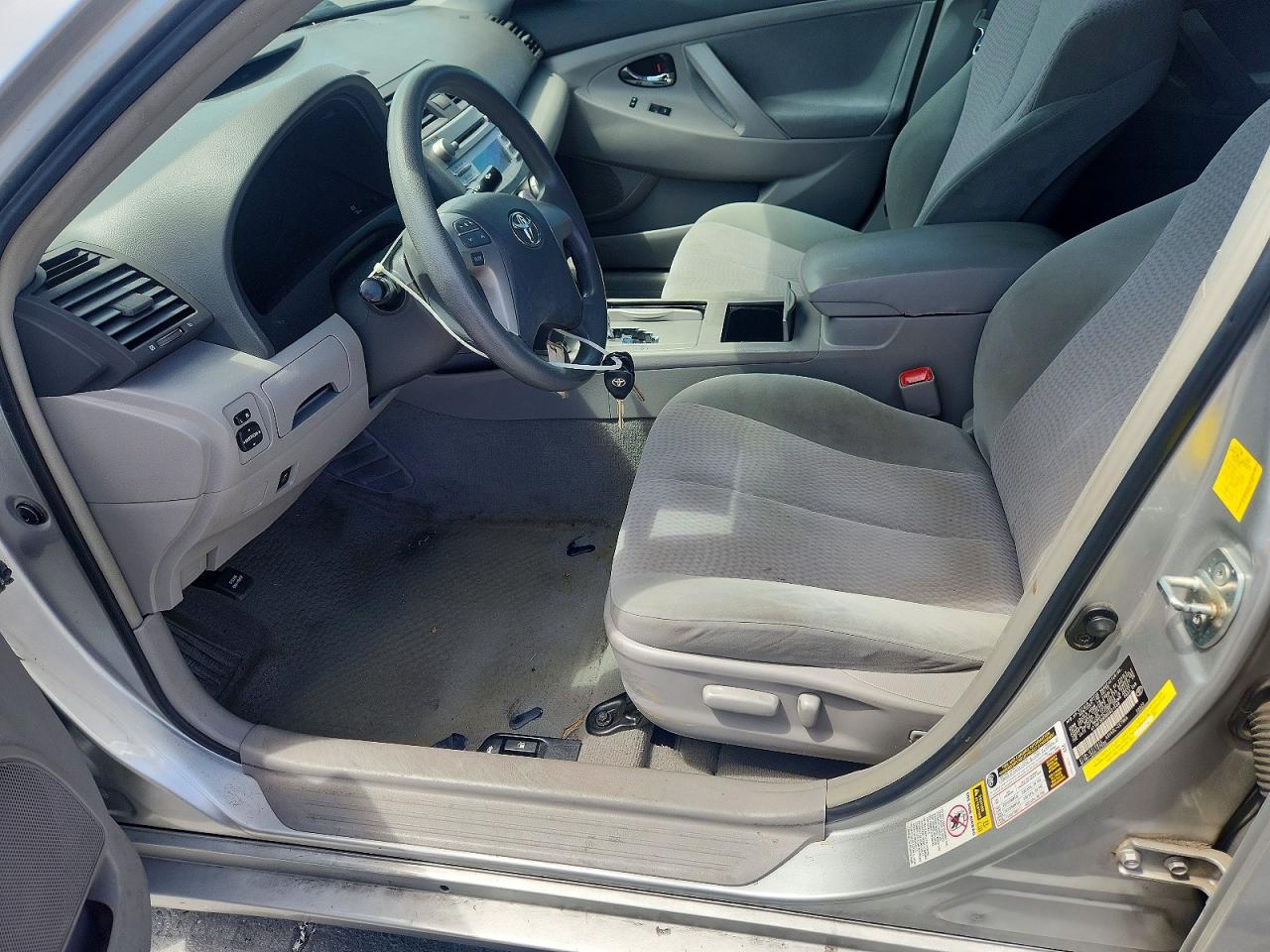 2011 TOYOTA CAMRY LE photo 7