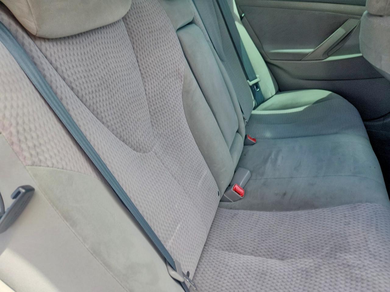 2011 TOYOTA CAMRY LE photo 10