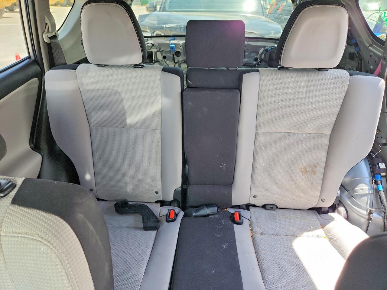 2018 TOYOTA RAV4 photo 19
