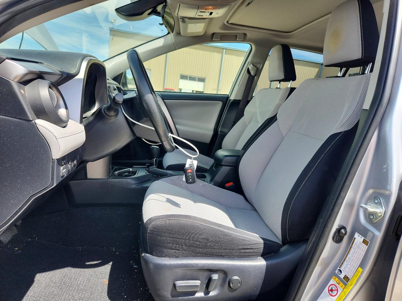 2018 TOYOTA RAV4 photo 13