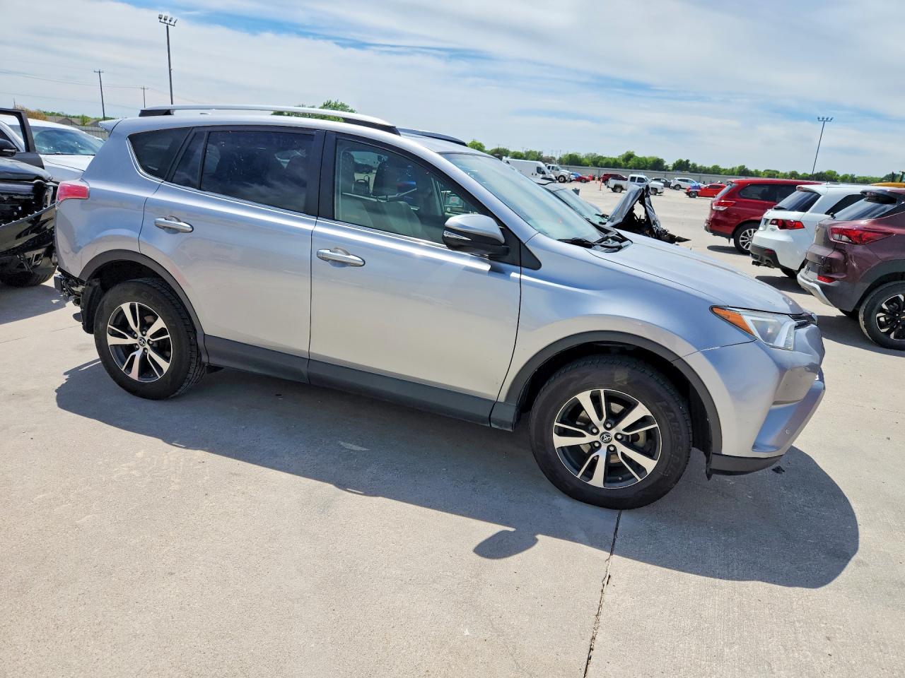 2018 TOYOTA RAV4 photo 7