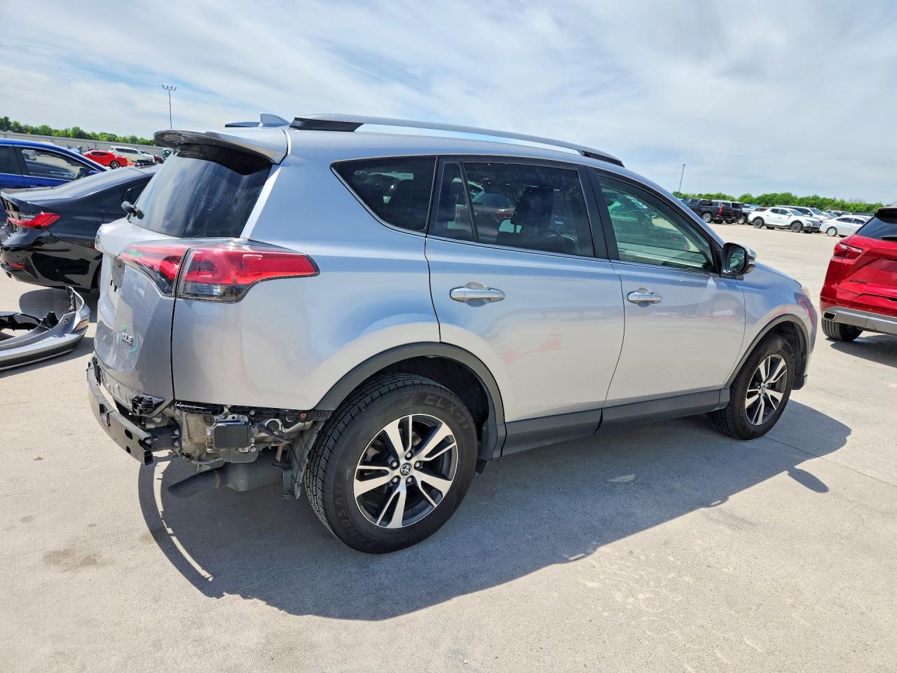 2018 TOYOTA RAV4 photo 5