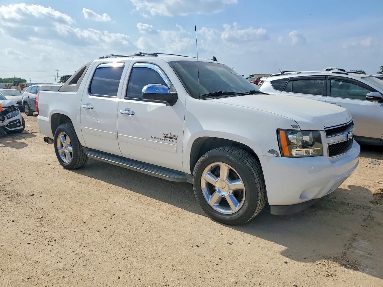 2011 CHEVROLET AVALANCHE LS photo 7