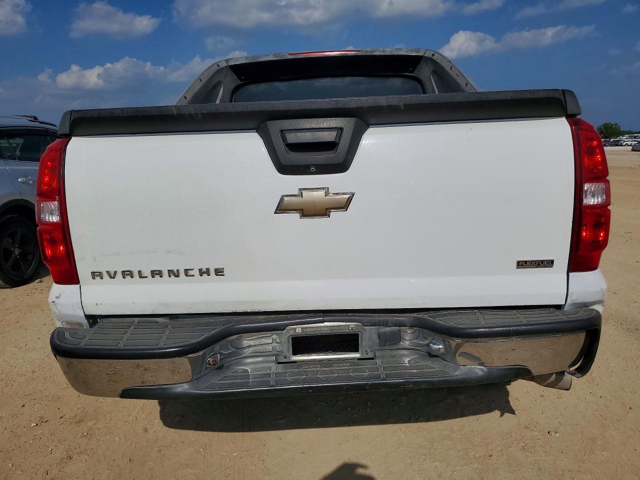 2011 CHEVROLET AVALANCHE LS photo 11