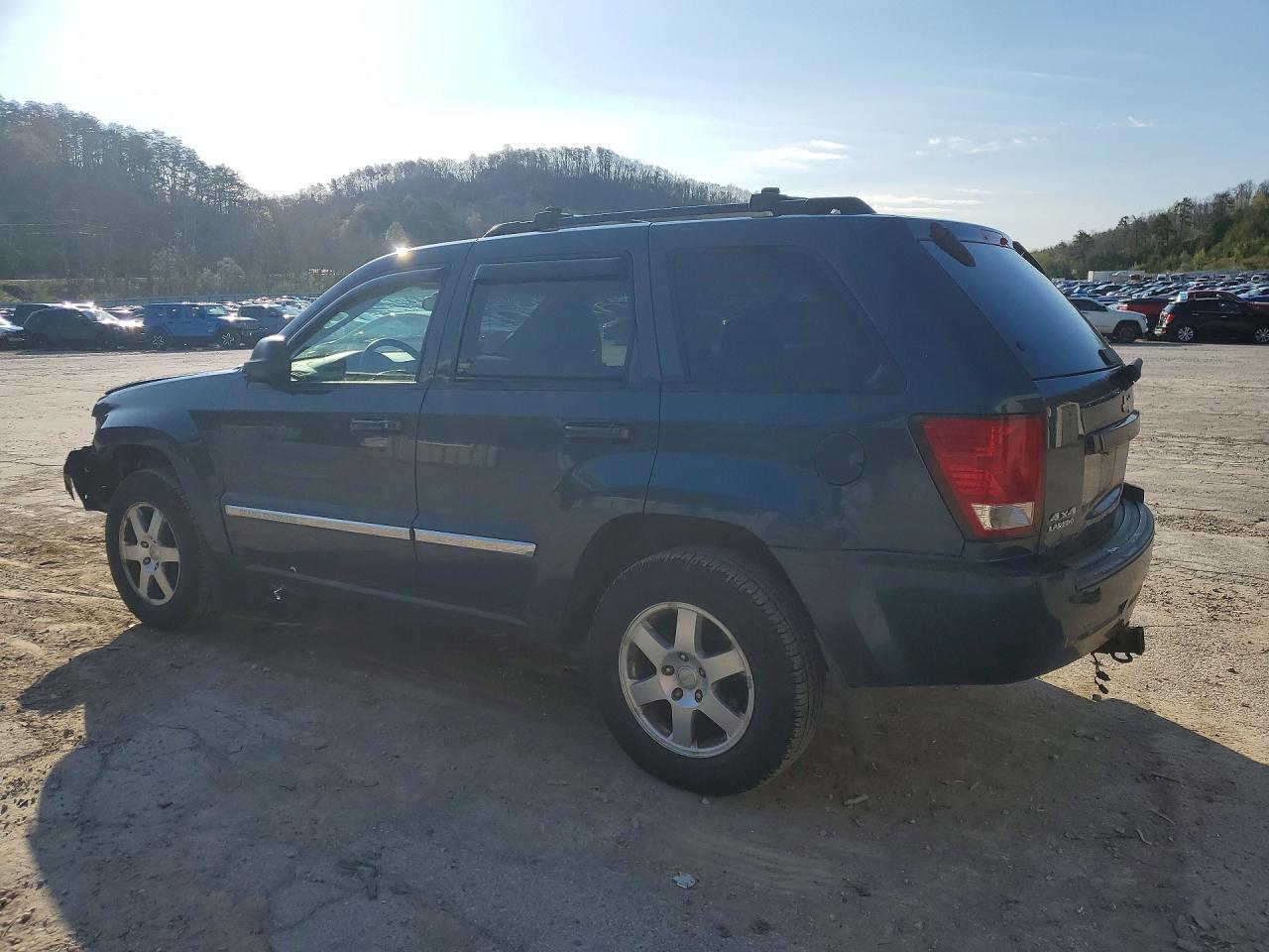 2010 JEEP GRAND CHEROKEE LAREDO photo 3