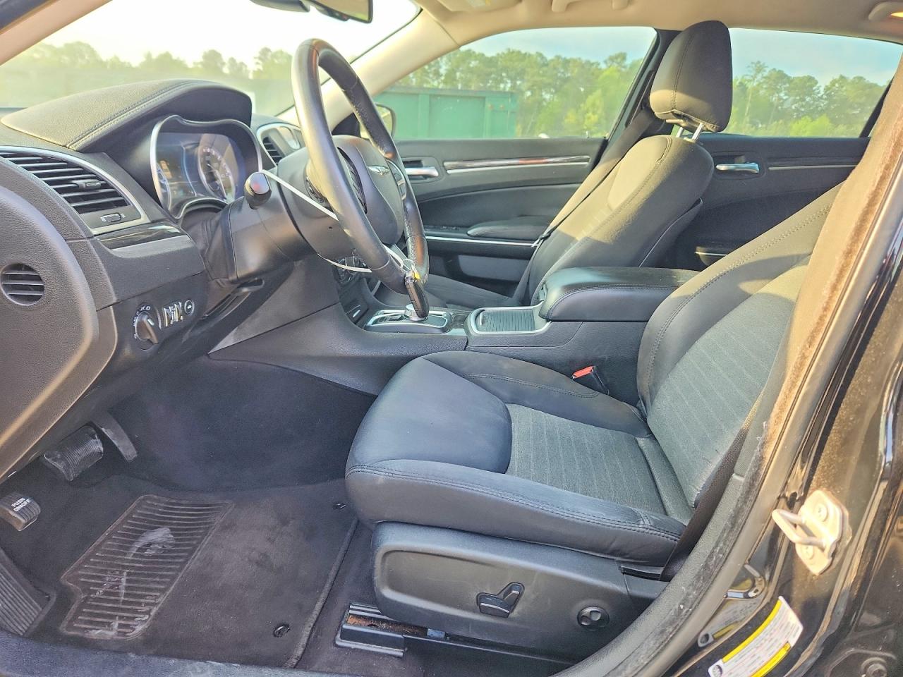 2018 CHRYSLER 300 TOURING photo 13