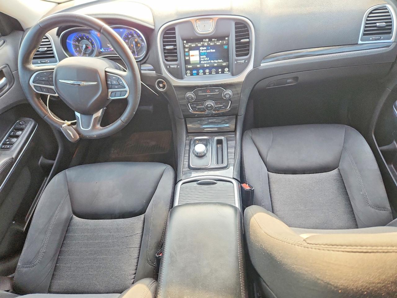 2018 CHRYSLER 300 TOURING photo 15