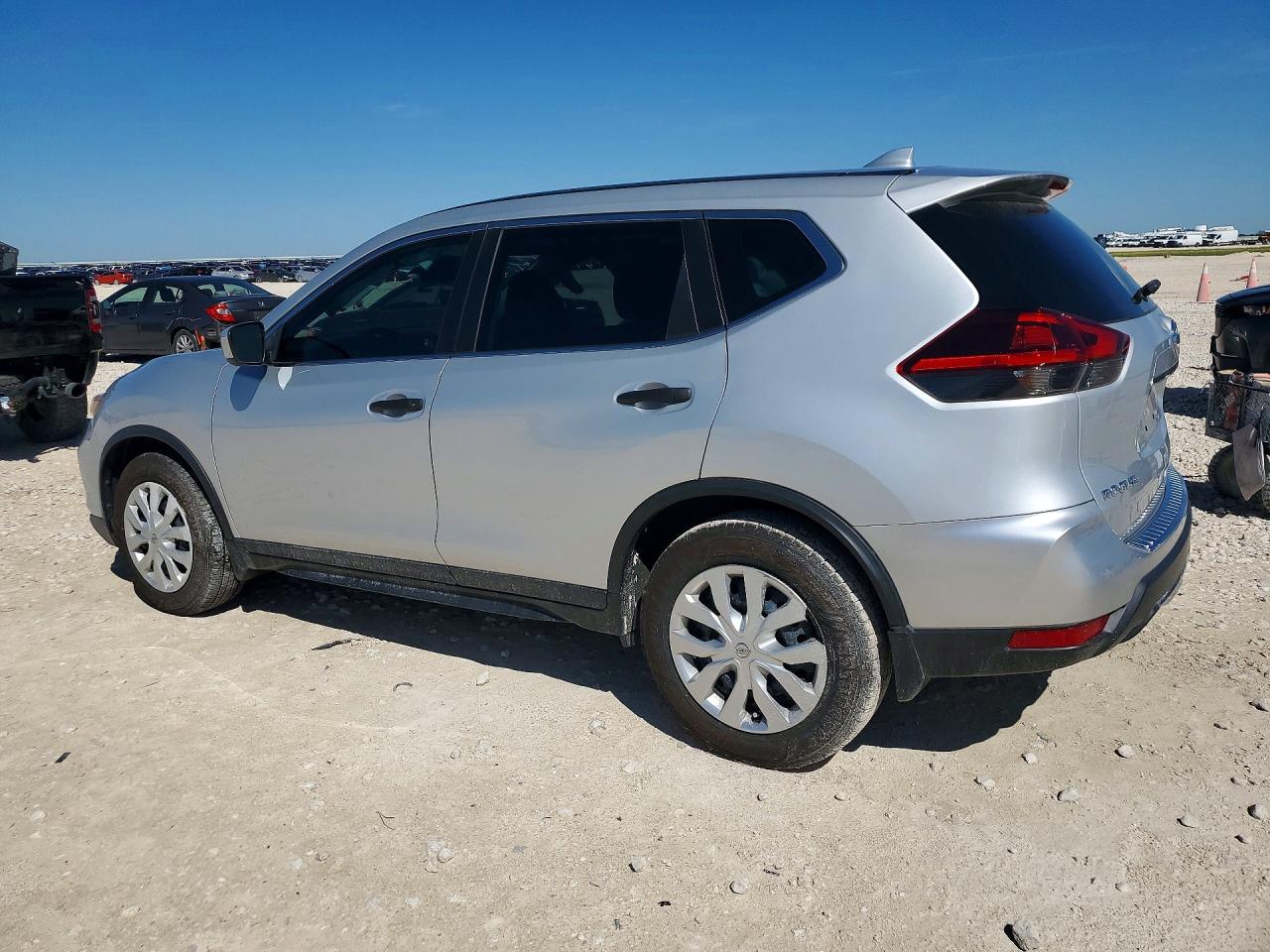 2019 NISSAN ROGUE S photo 4