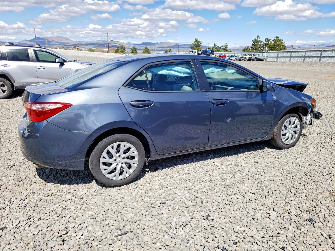 2017 TOYOTA COROLLA LE photo 5