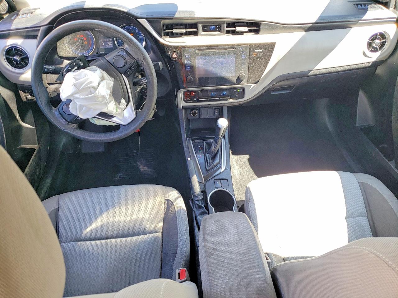 2017 TOYOTA COROLLA LE photo 15