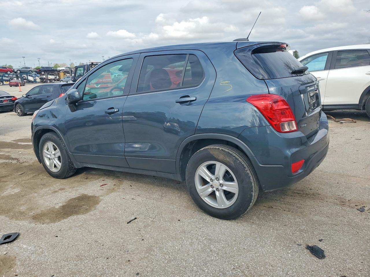 2021 CHEVROLET TRAX LS photo 4