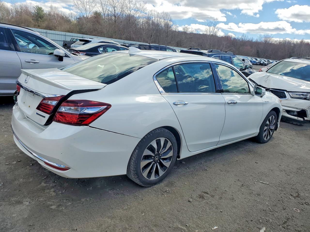 2017 HONDA ACCORD HYBRID photo 5
