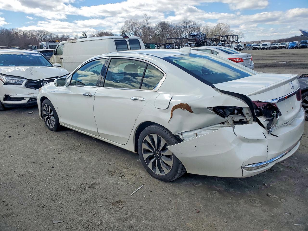 2017 HONDA ACCORD HYBRID photo 3