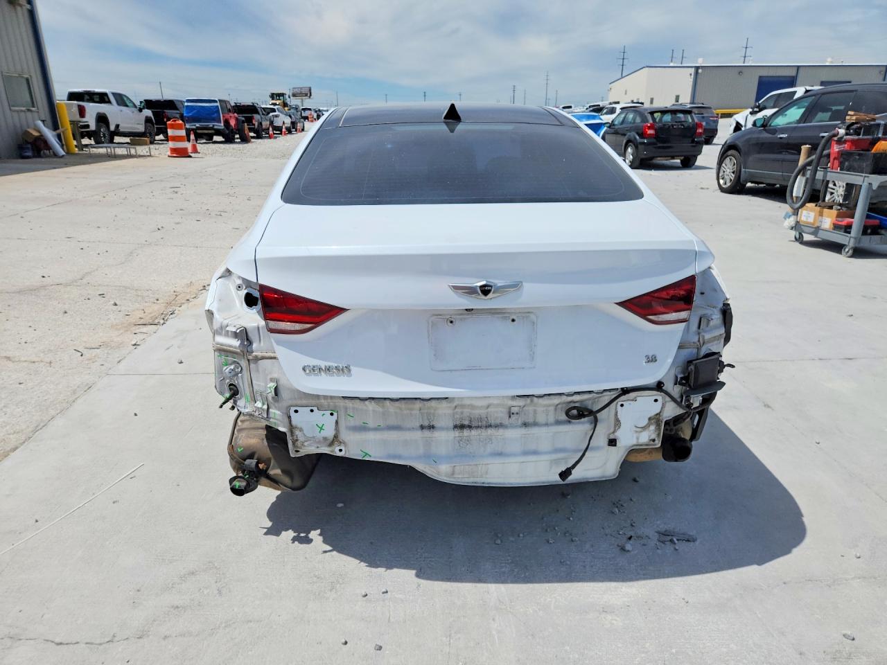 2015 HYUNDAI GENESIS 3.8L photo 16
