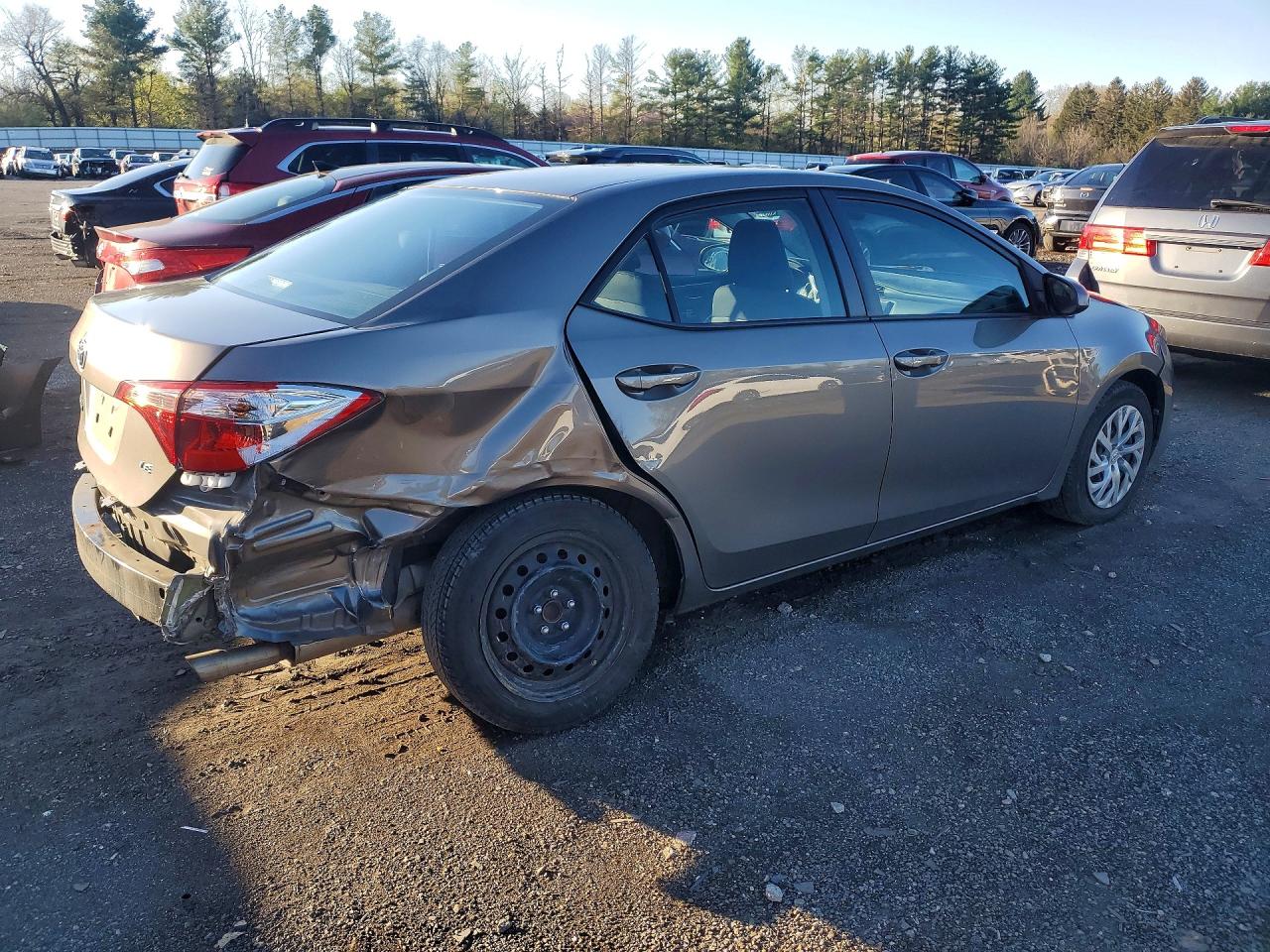 2018 TOYOTA COROLLA LE photo 7