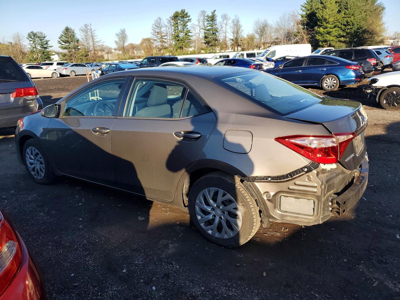 2018 TOYOTA COROLLA LE photo 4