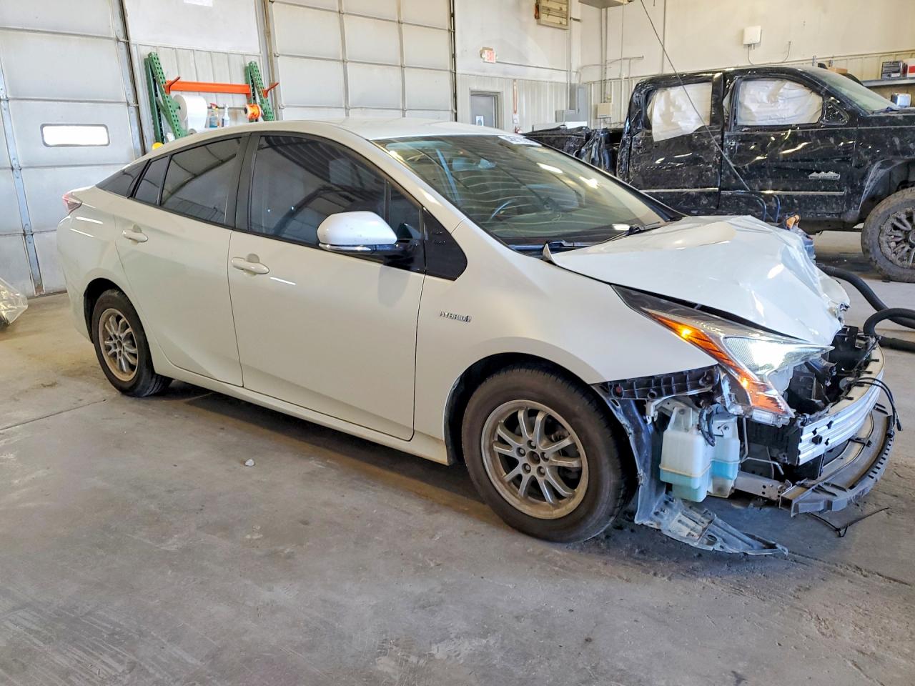 2017 TOYOTA PRIUS FOUR photo 7