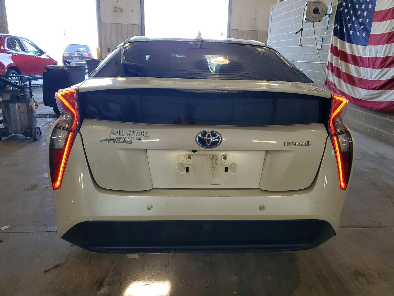 2017 TOYOTA PRIUS FOUR photo 11