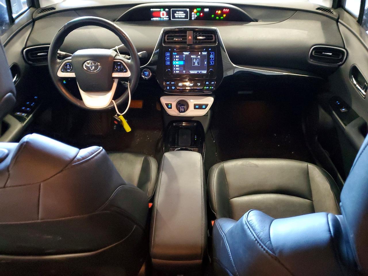 2017 TOYOTA PRIUS FOUR photo 15