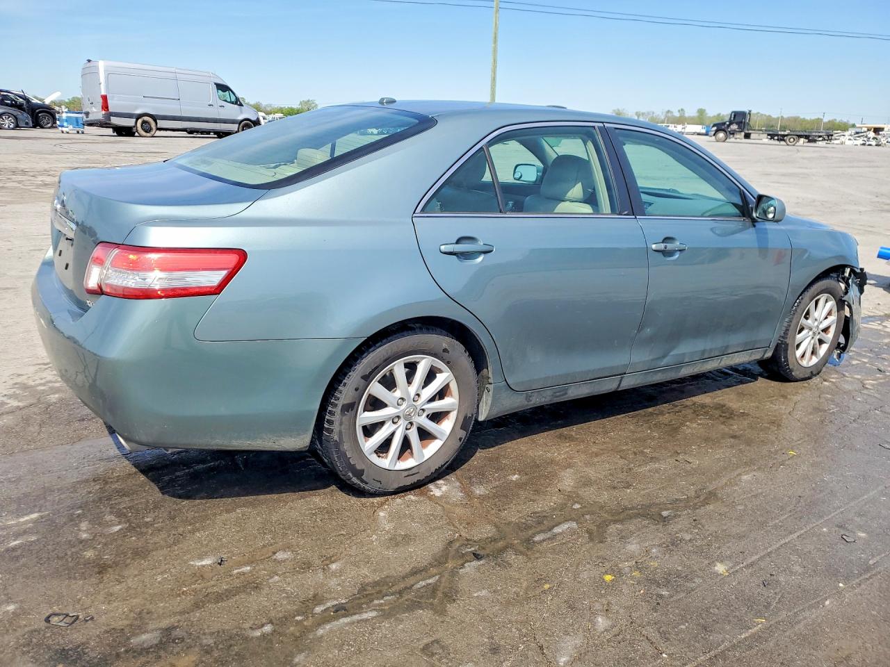 2010 TOYOTA CAMRY XLE V6 photo 3